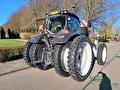 2 Valtra's op dubbellucht rijencultuur afgeleverd