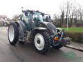 2 Valtra's op dubbellucht rijencultuur afgeleverd