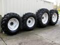 BKT / VALTRA Agrimax RT 765 580/70R38 en 480/70R28